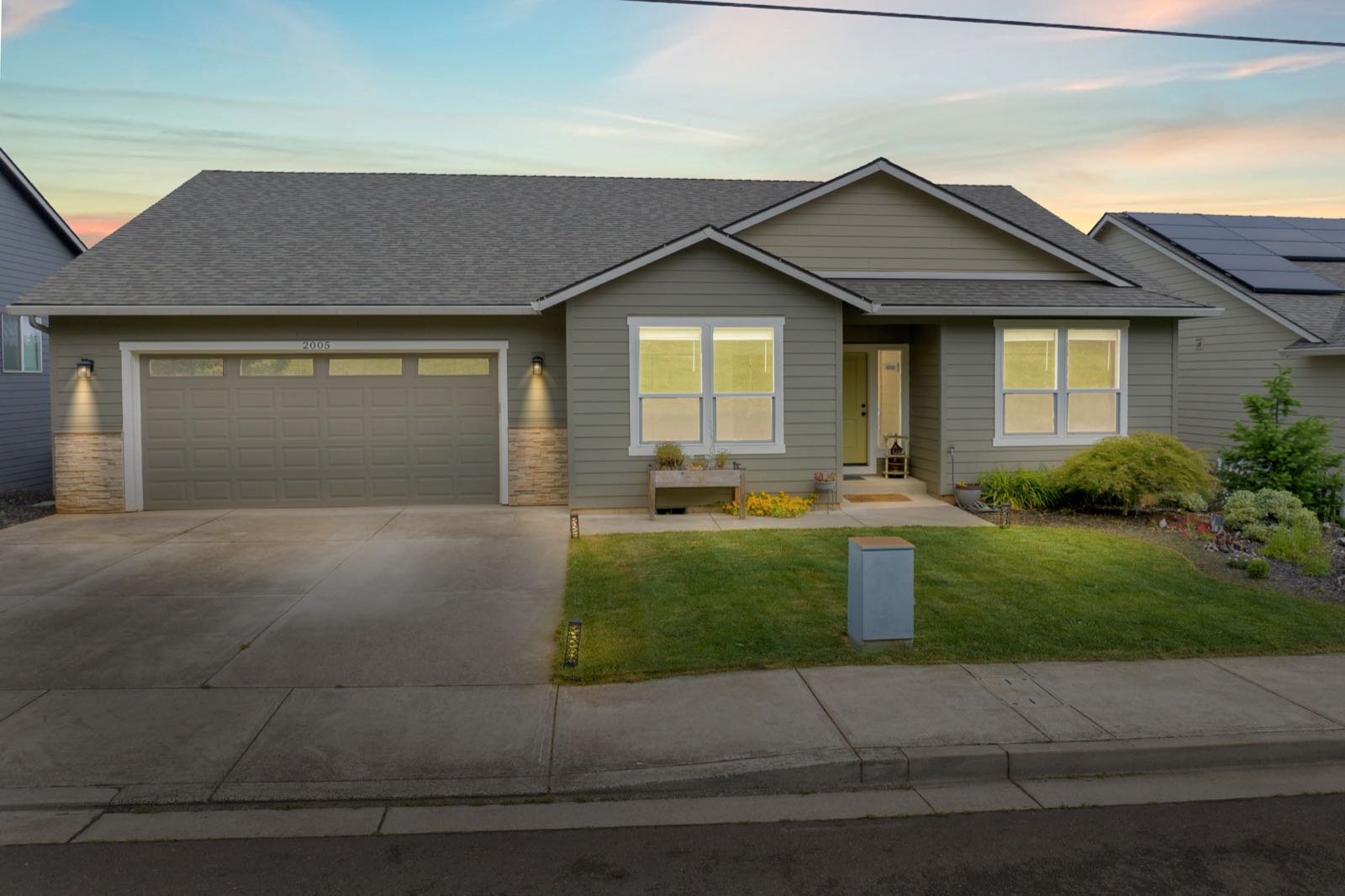 2005 Davis Road S