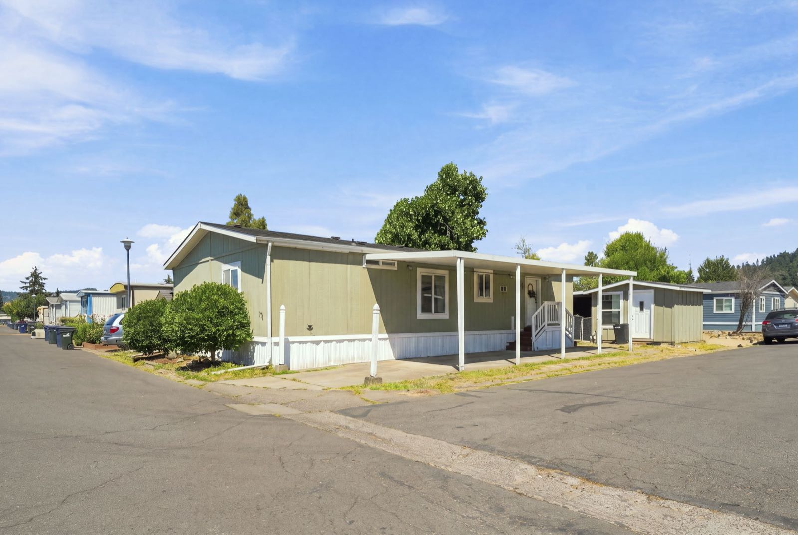 5335 Daisy Street Space 101
